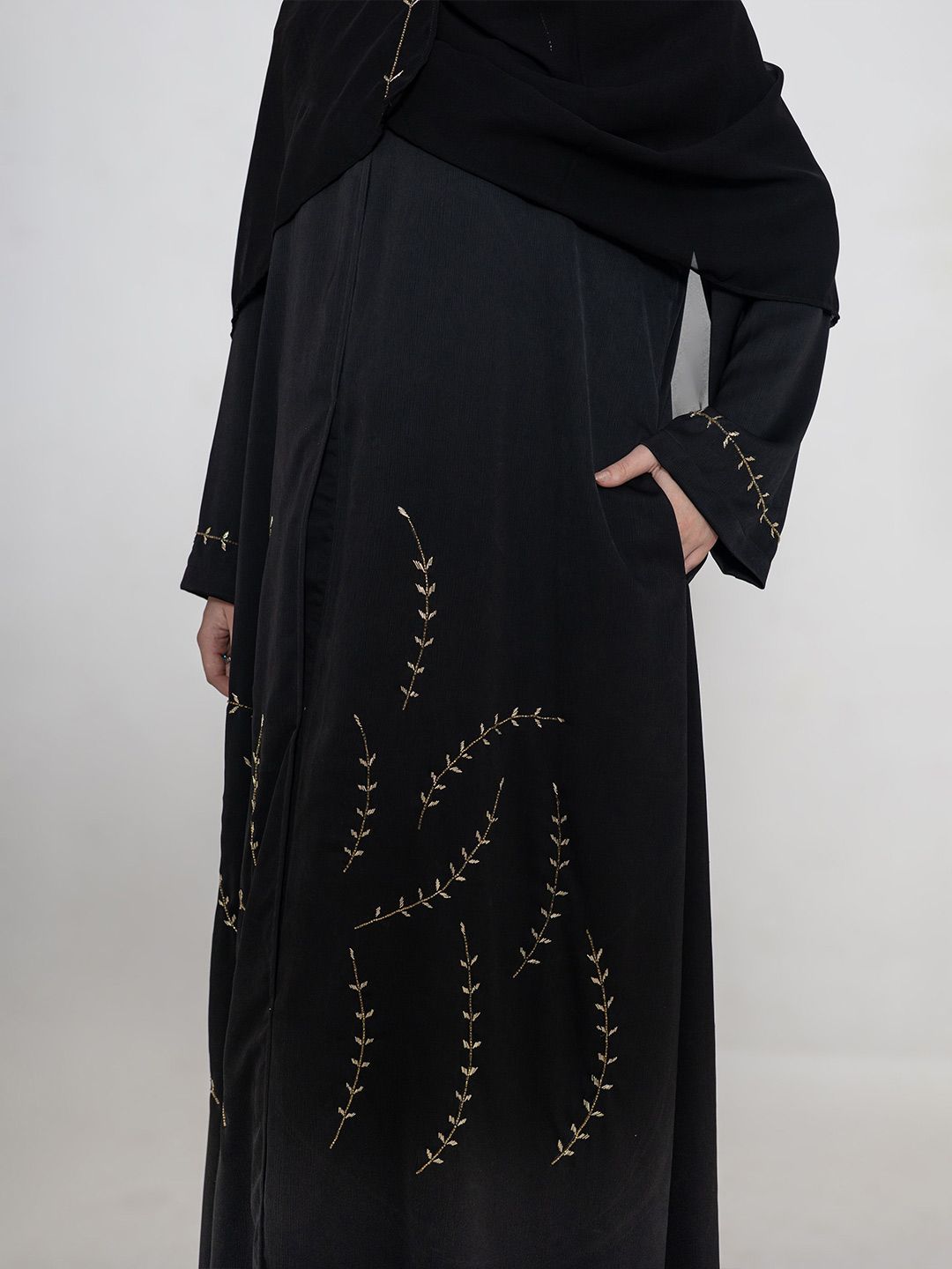 Women Embroidered Round Neck Abaya With Scarf