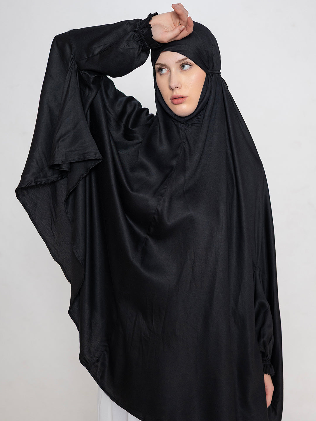 Elegant Modest Black Namaz Makhna