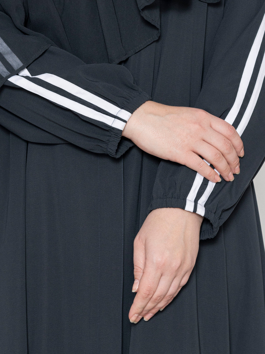 SANASH Collections Elasticated Sleeves Burqa With Scarf