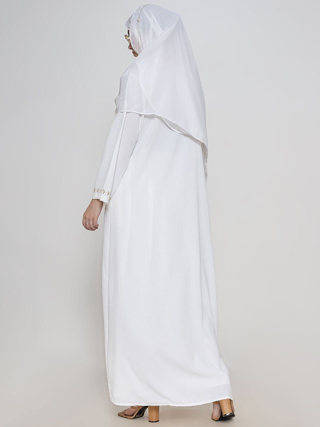 Women Embroidered Round Neck Abaya With Scarf