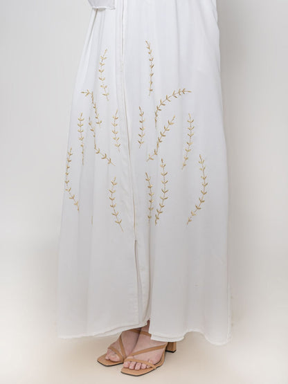 Women Embroidered Round Neck Abaya With Scarf