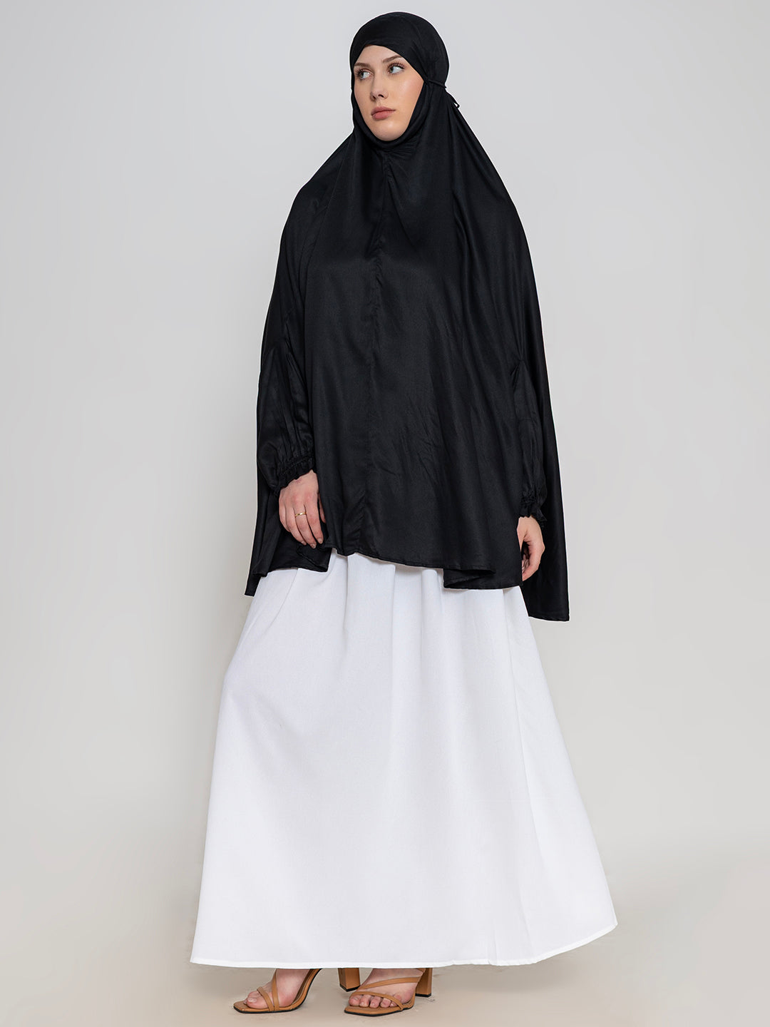 Elegant Modest Black Namaz Makhna