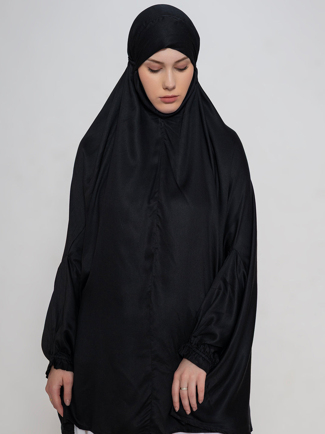 Elegant Modest Black Namaz Makhna