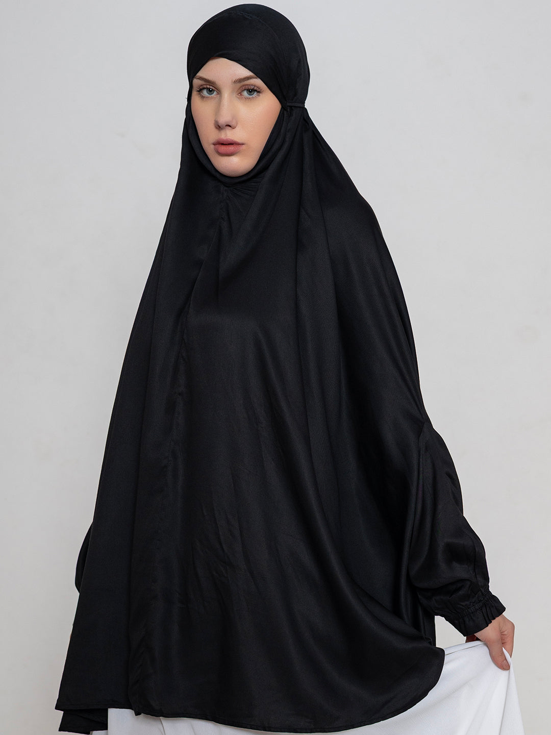 Elegant Modest Black Namaz Makhna