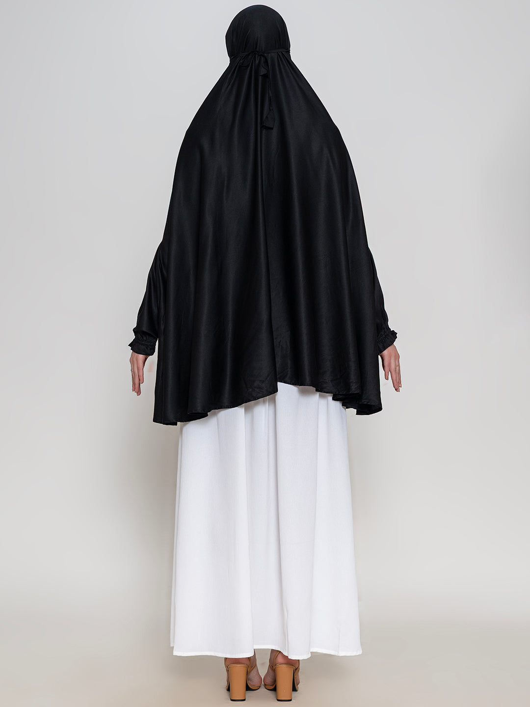 Elegant Modest Black Namaz Makhna