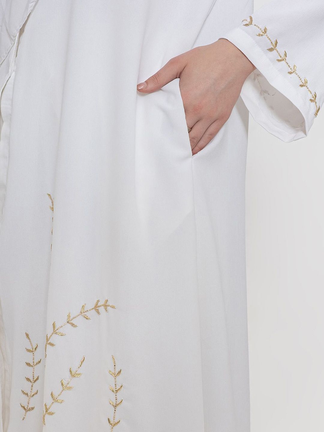 Women Embroidered Round Neck Abaya With Scarf