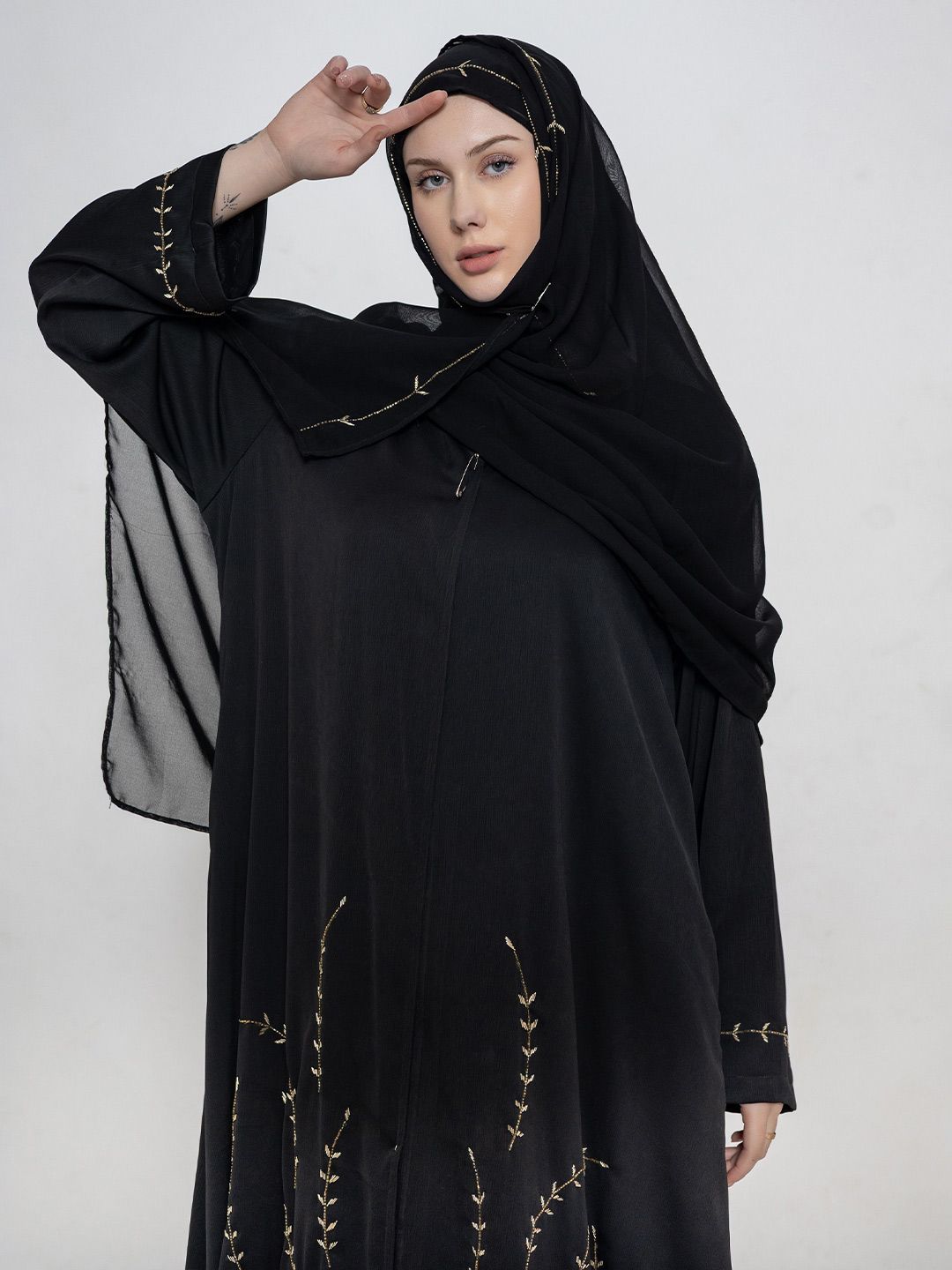 Women Embroidered Round Neck Abaya With Scarf