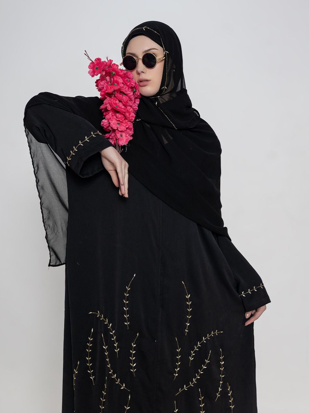 Women Embroidered Round Neck Abaya With Scarf