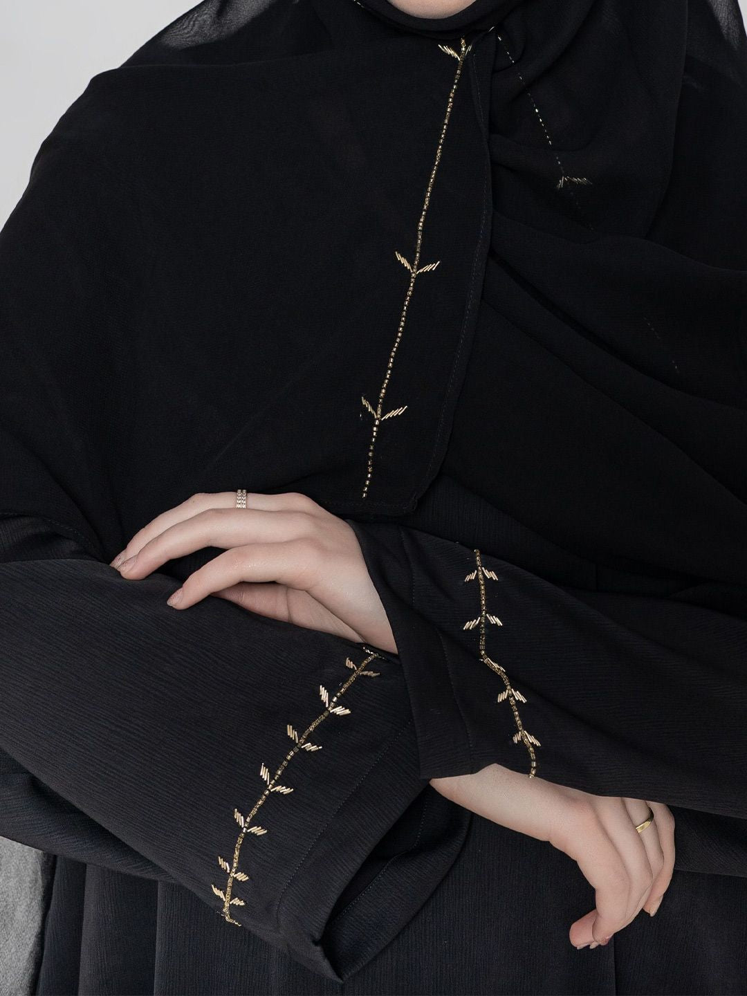 Women Embroidered Round Neck Abaya With Scarf